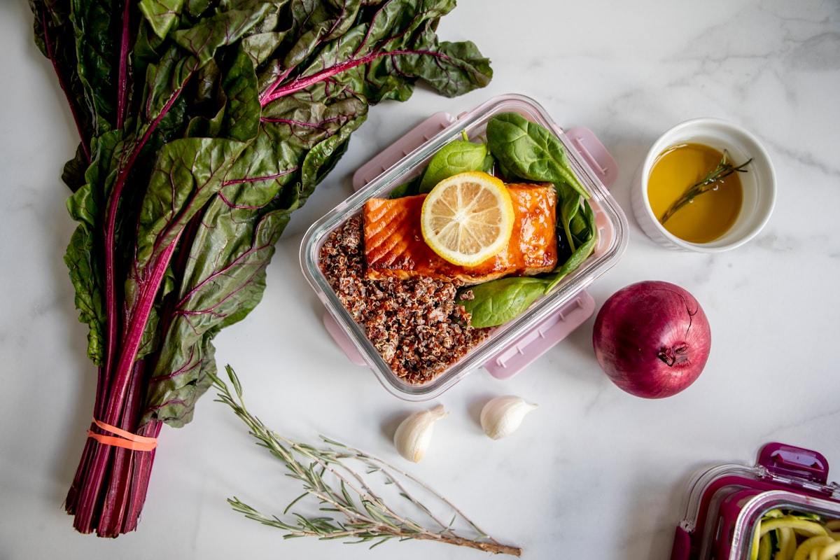 Balanced nutrition and macronutrient ratios